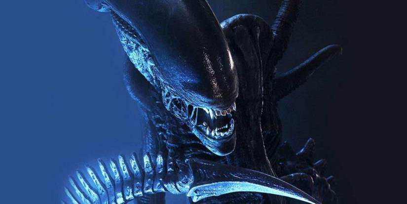 Alien Xenomorph in Alien with blue foggy background