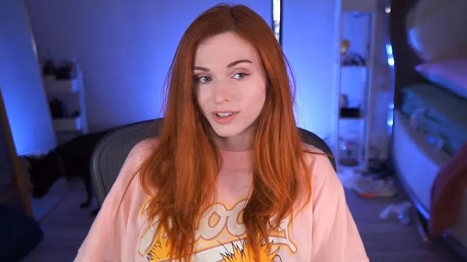 amouranth-challenges-adriana-chechik-boxing-twitch