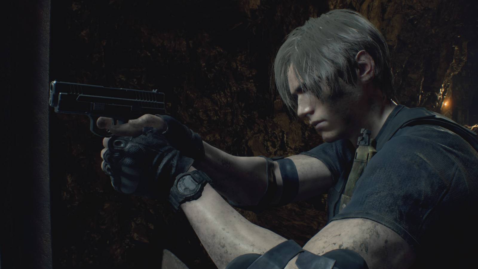 Leon aiming the Blacktail in Resident Evil 4 remake