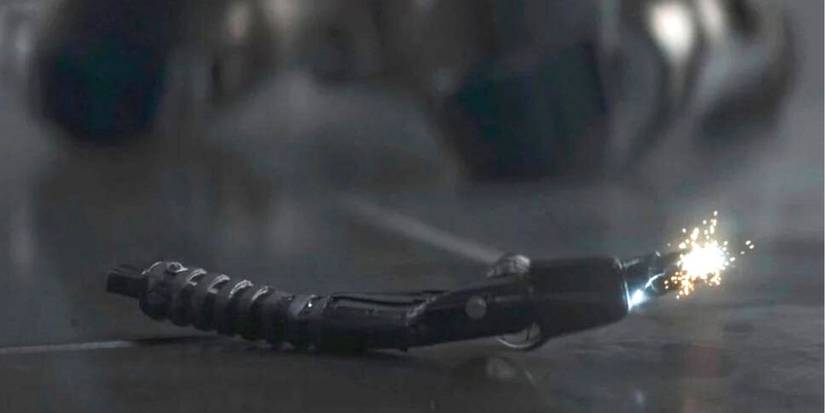 broken-darksaber-the-mandalorian-season-3-finale