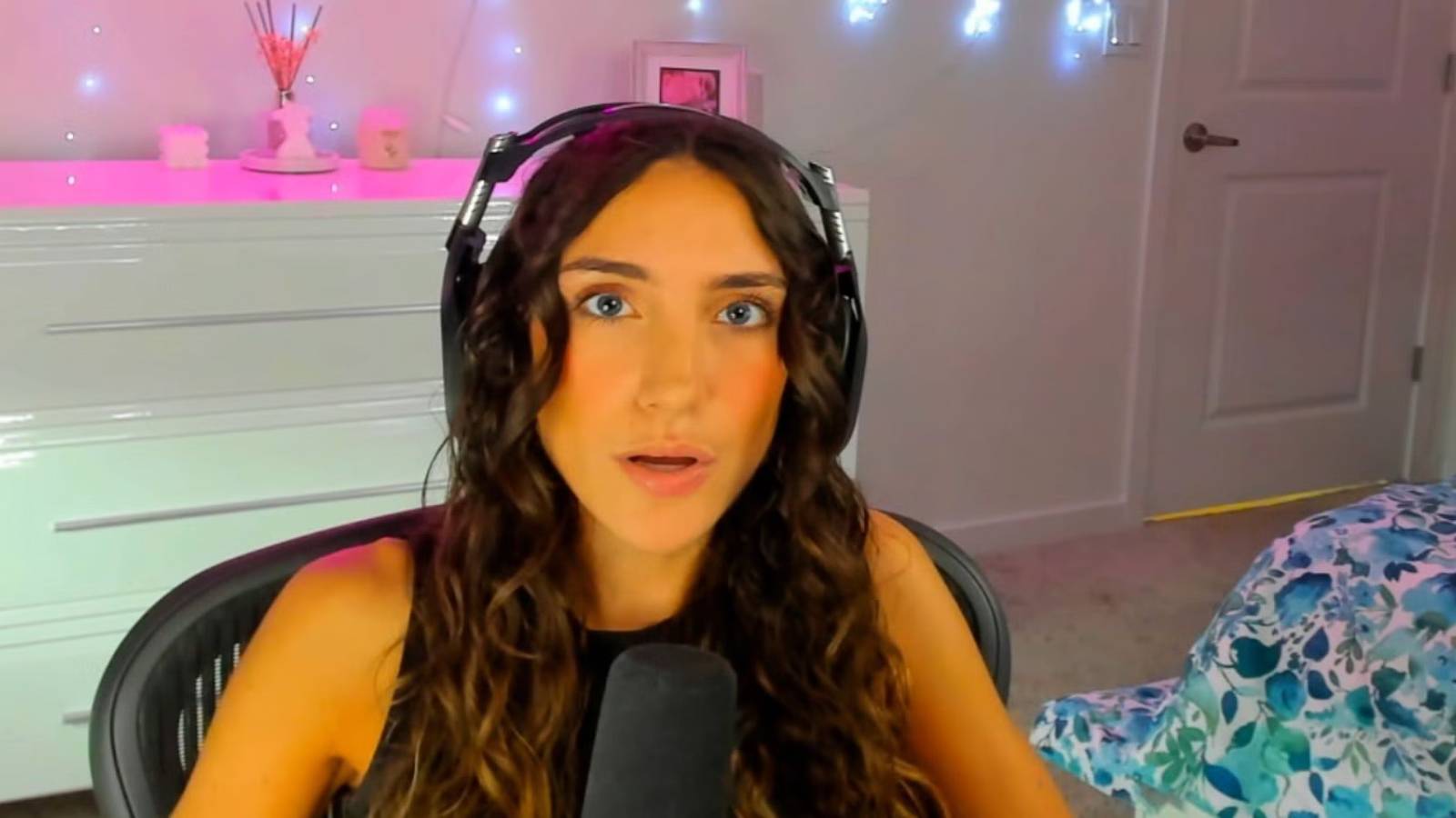 call-of-duty-streamer-nadia-lgbtq-joke-controversy-tiktok