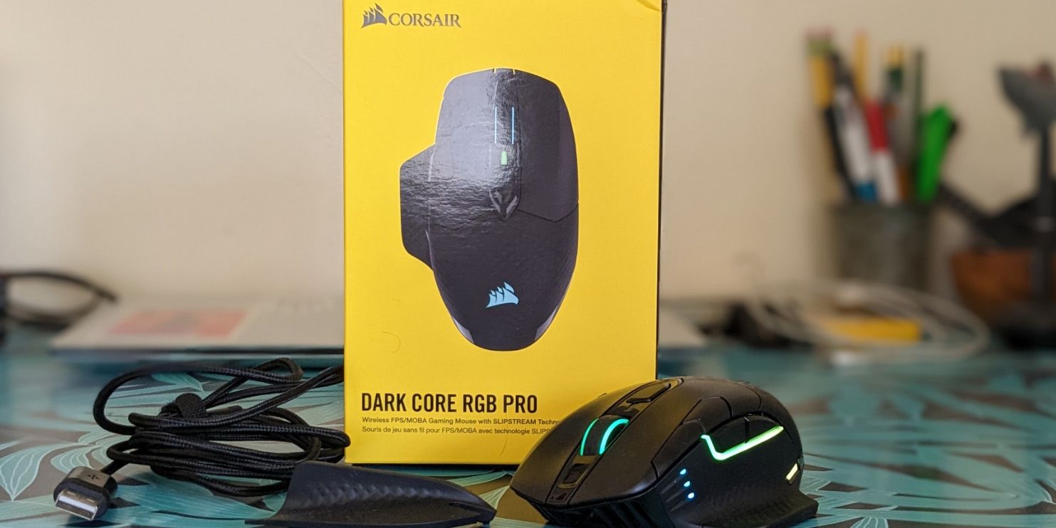 Corsiar Dark Core RBG Pro SE Gaming Mouse Box Contents