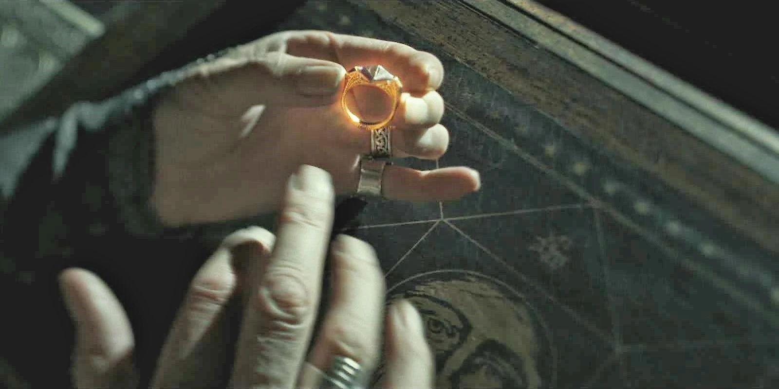 dumbledore trying on marvolo gaunt's ring