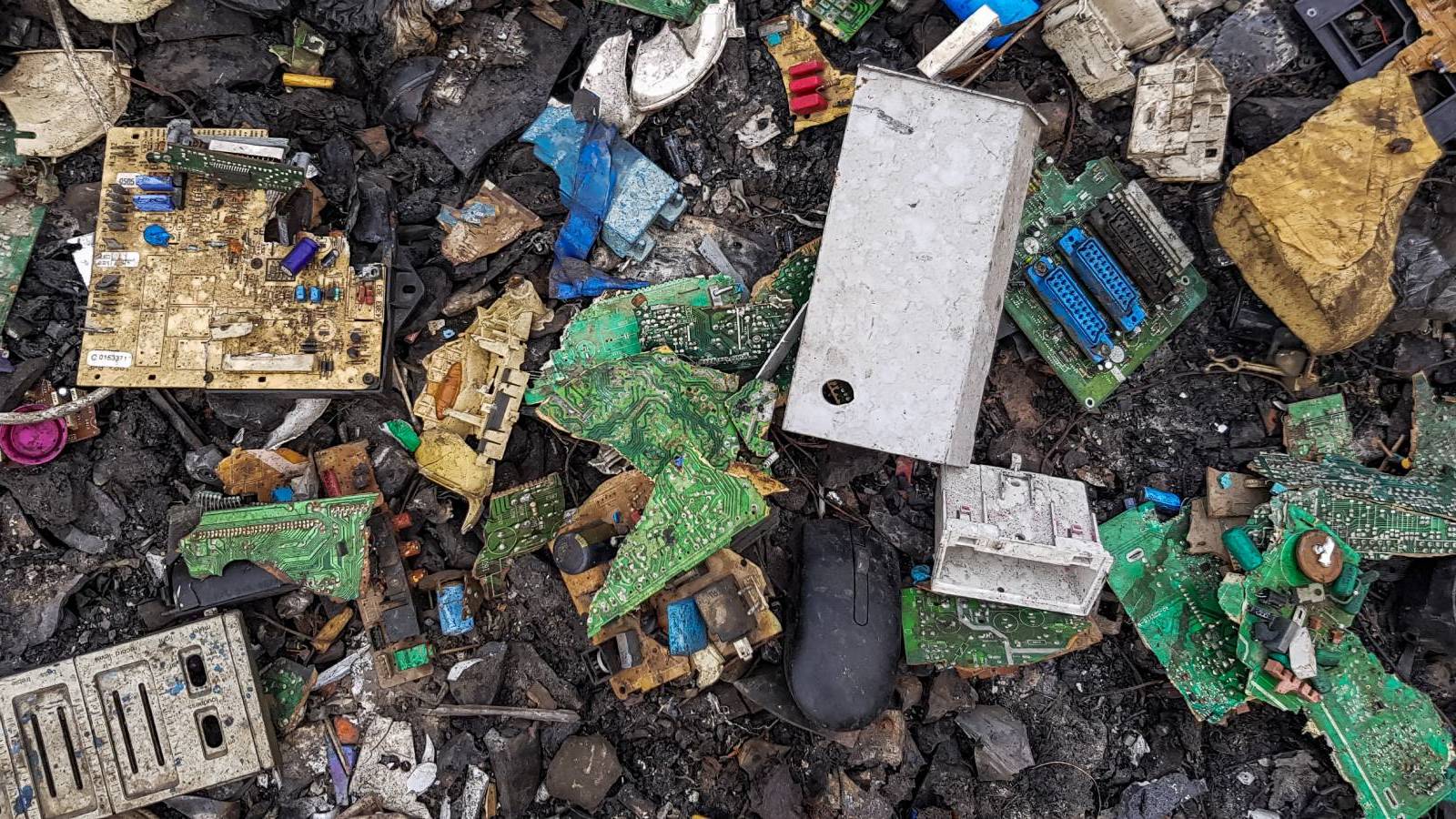 gaming-pc-build-garbage-trash