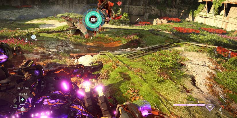 Aloy performing a machine grapple strike