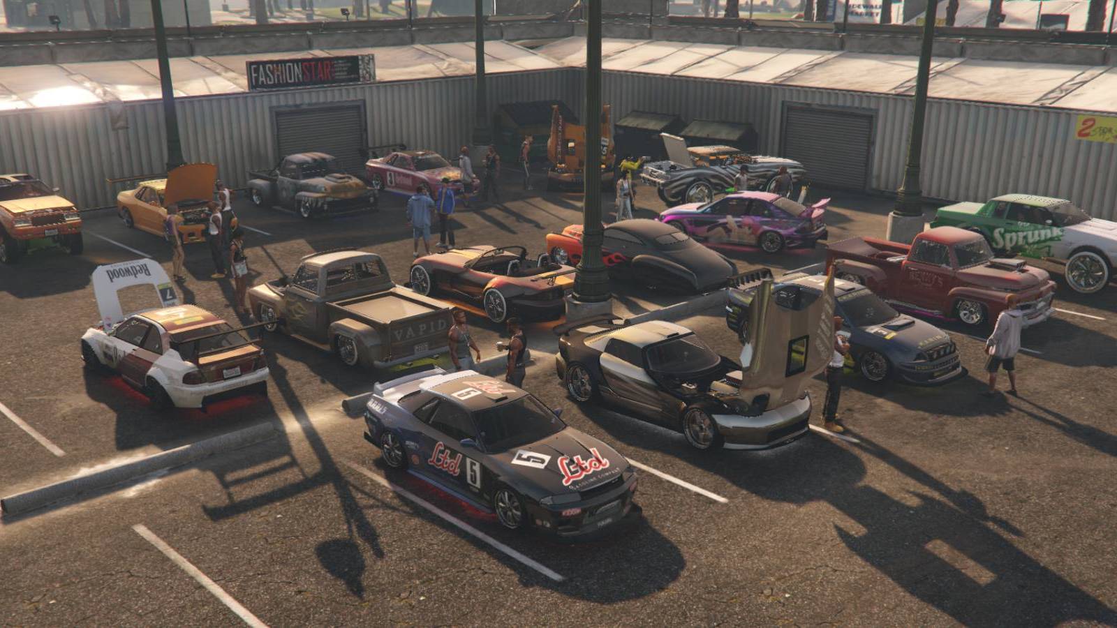 A gathering of customized cars in Grand Theft Auto Online