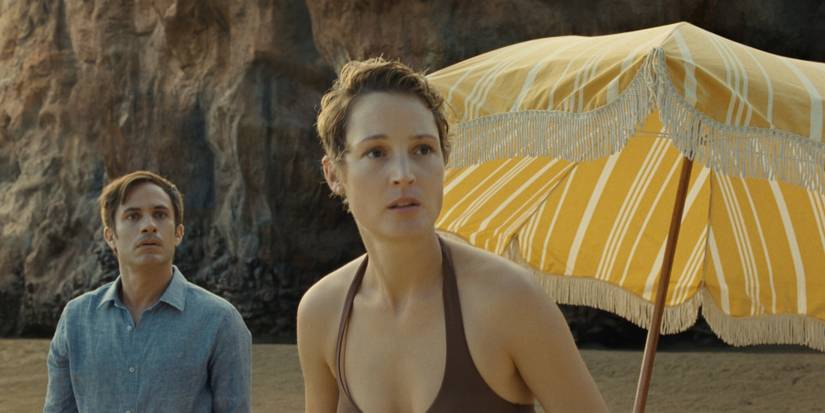 Characters on the beach on Old