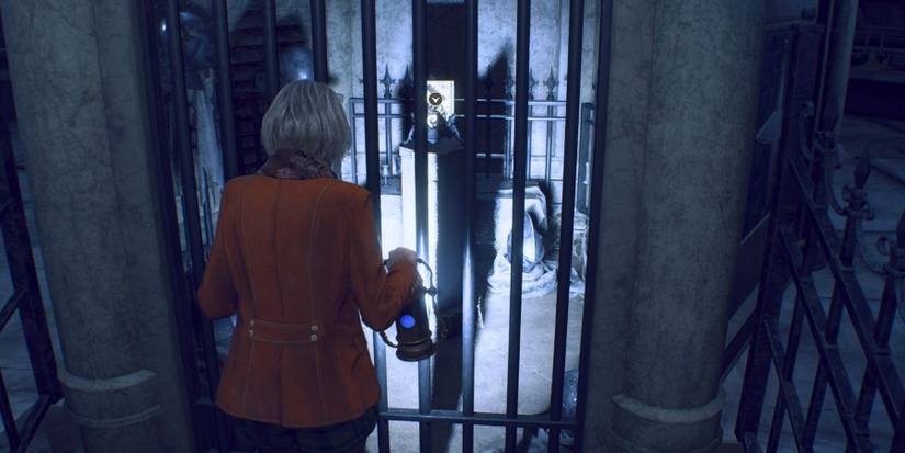 Resident Evil 4 remake salazar family insignia behind mausoleum locked door 