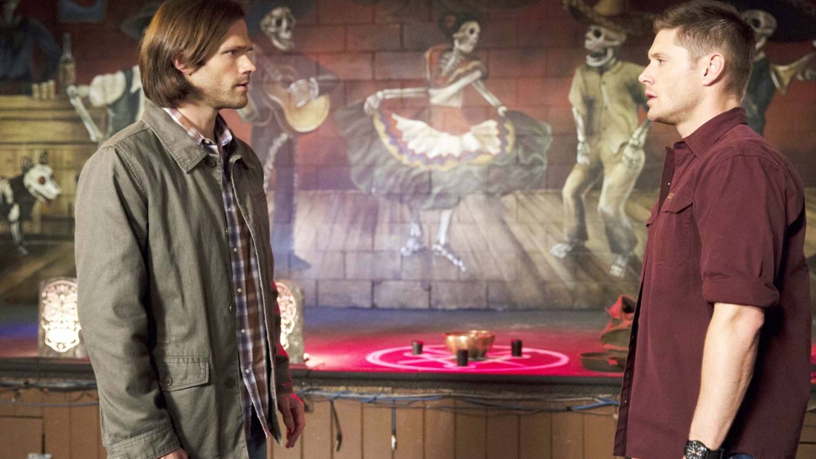Sam and Dean talking in a bar in Supernatural