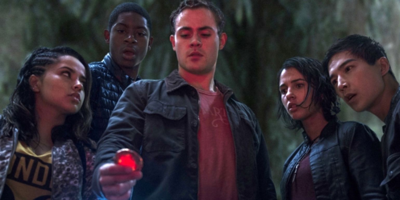 The Power Rangers 2017 movie cast looks at the red power coin
