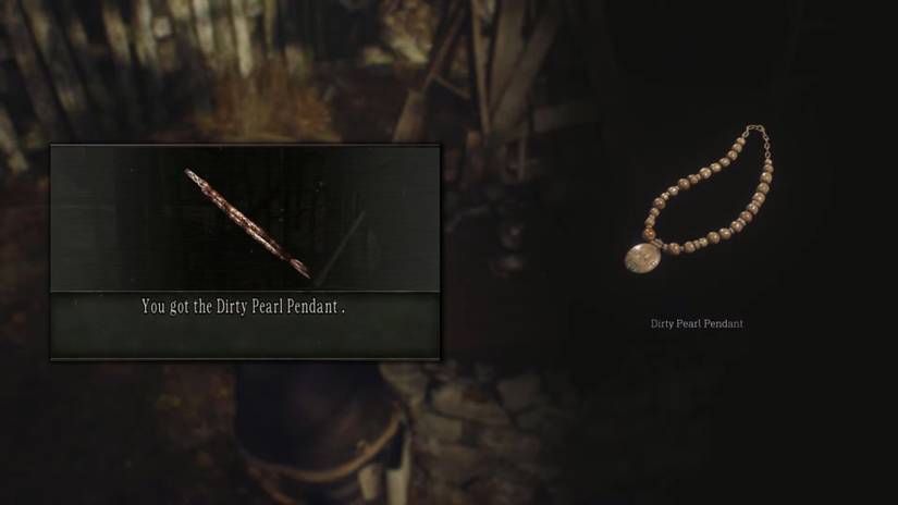 image showing a dirty pearl pendant both in the re4 remake and the original re4.