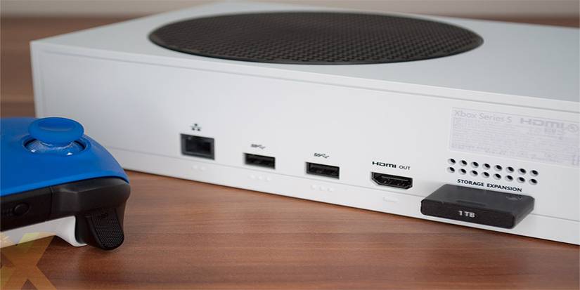 xbox series s console with 1TB expanded storage