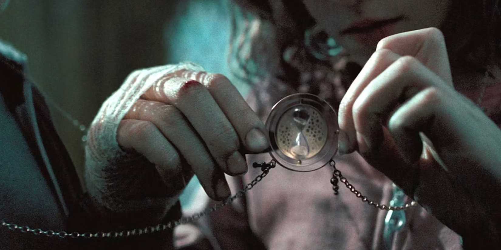 A close up of a time-turner being used by Hermione Granger in Harry Potter and the Prisoner of Azkaban