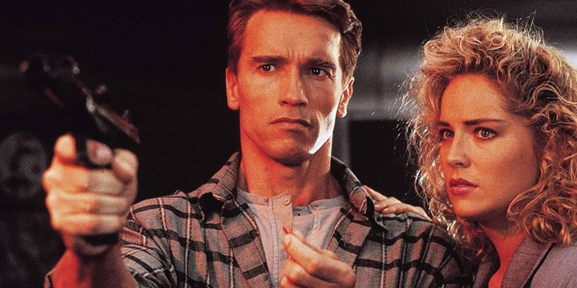 Arnold-Schwarzenegger-and-Sharon-Stone-in-Total-Recall-1990-Film