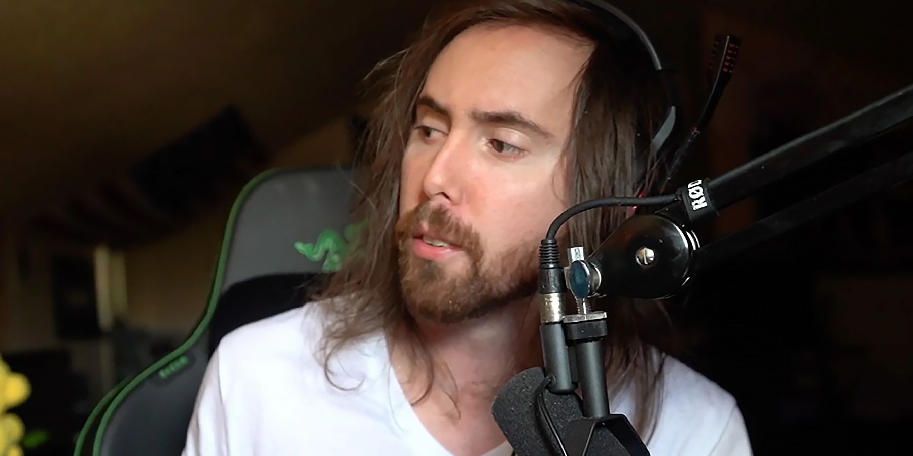 Asmongold-in-white-shirt-streaming