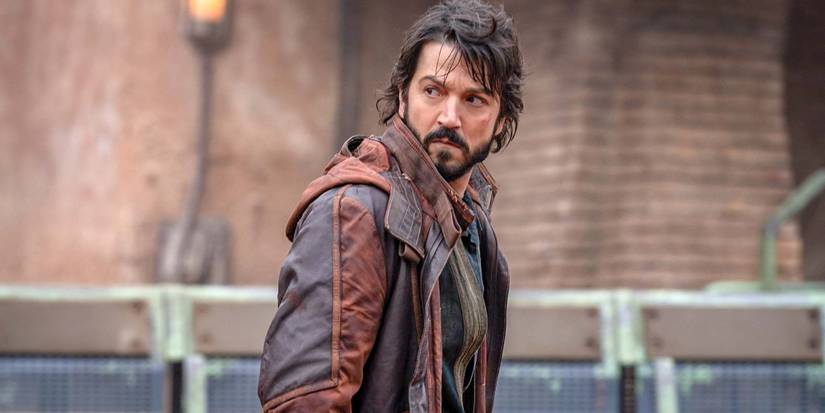 Cassian_looking_back_in_Andor