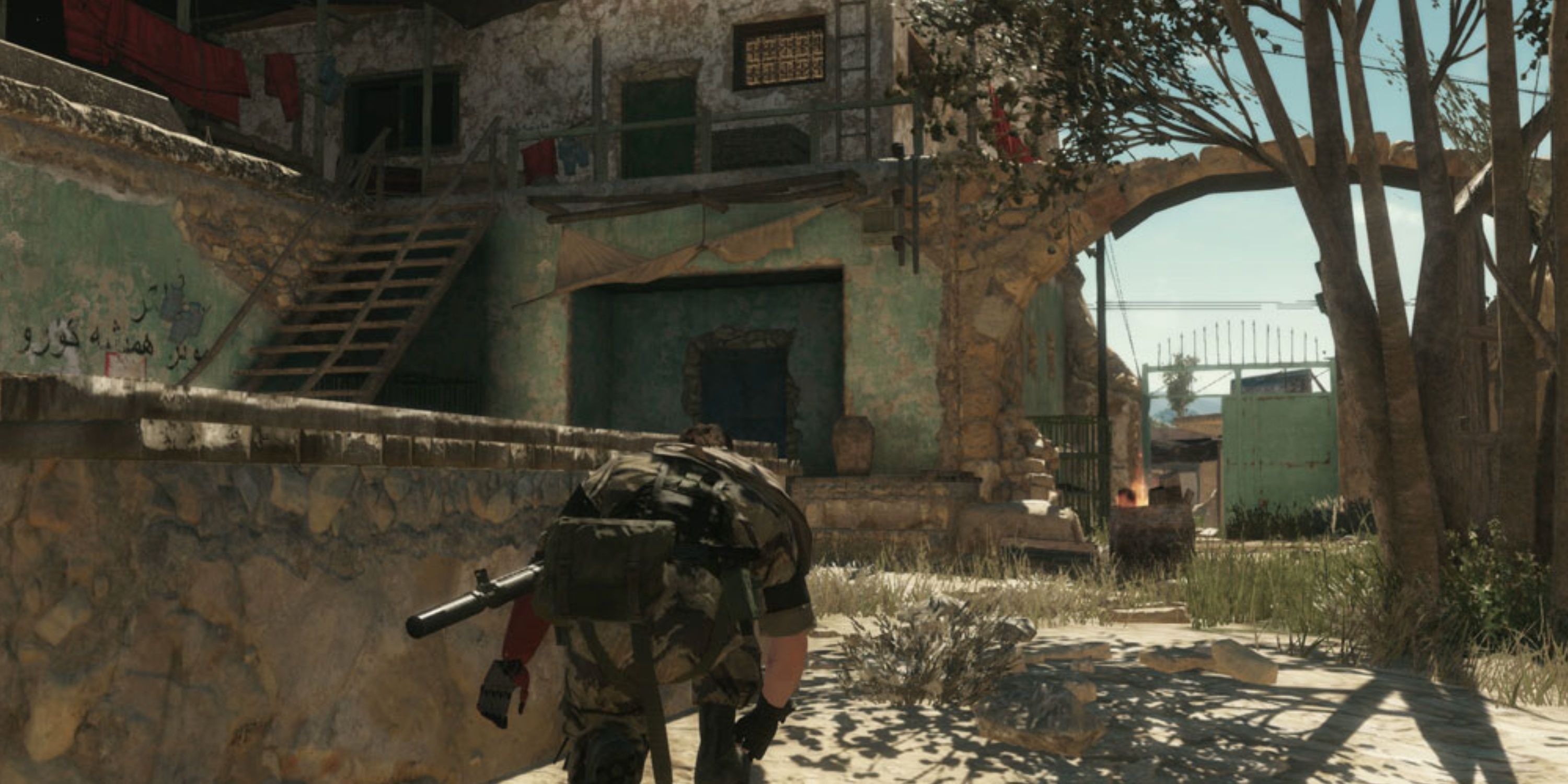 venom snake crouch walking 