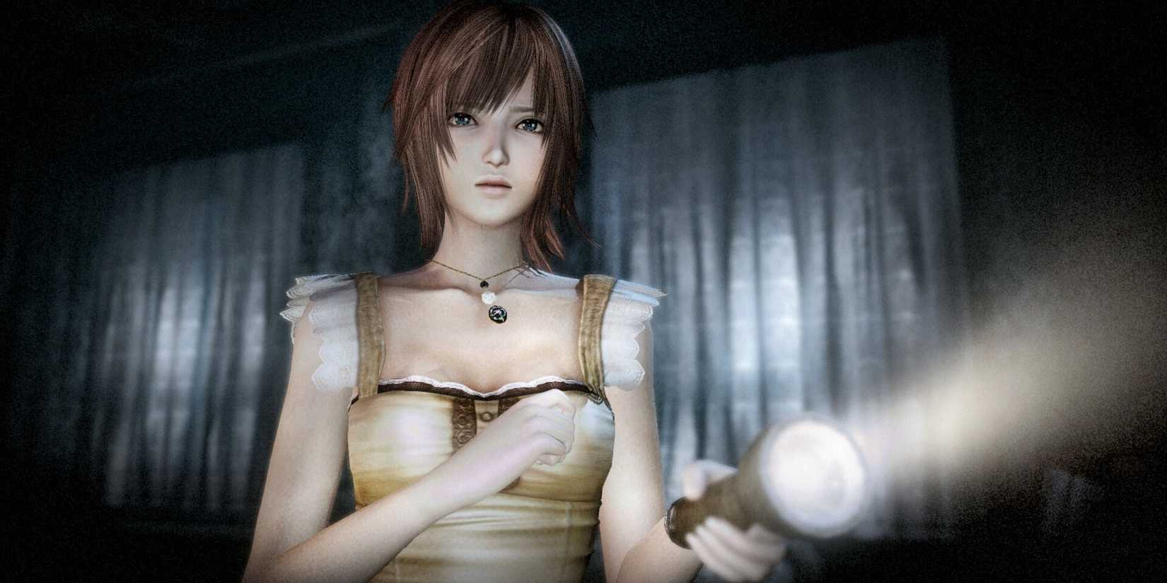 Ruka holding a flash light in Fatal Frame: Mask of the Lunar Eclipse