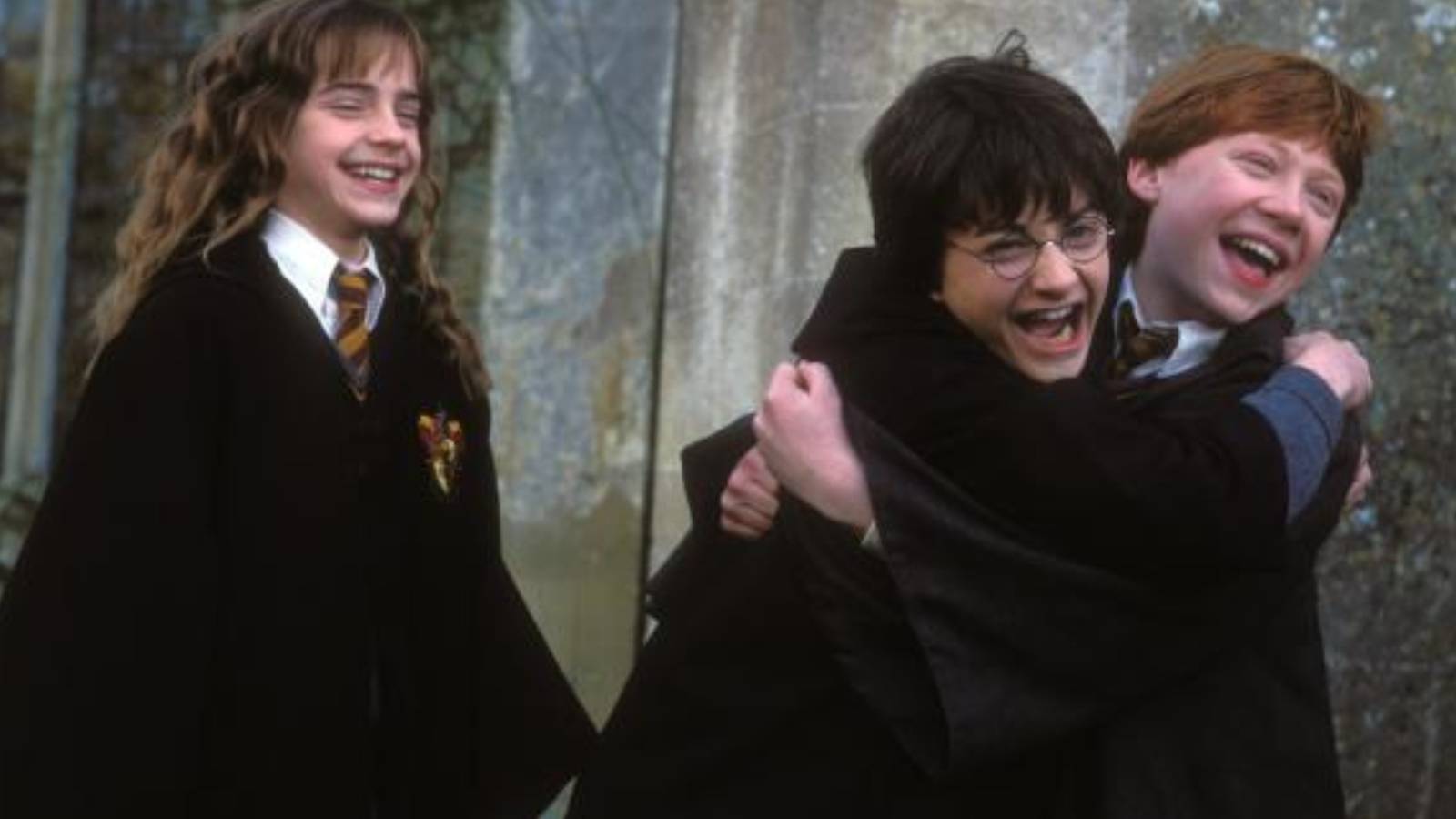 Hermione, Harry and Ron hugging in Harry Potter
