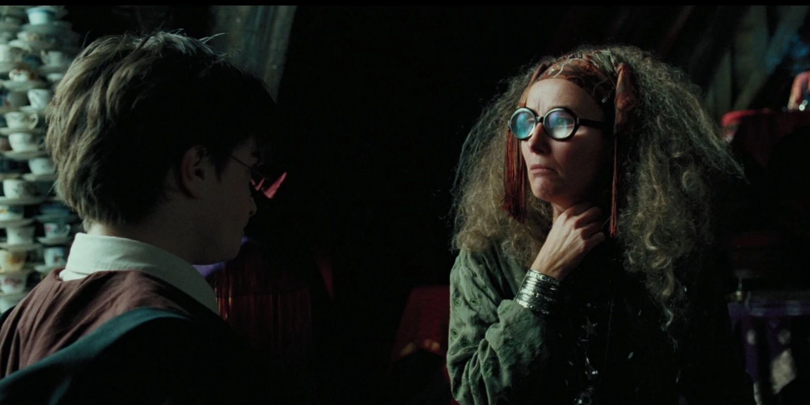 harry witnesses sybill trelawney's prophecy