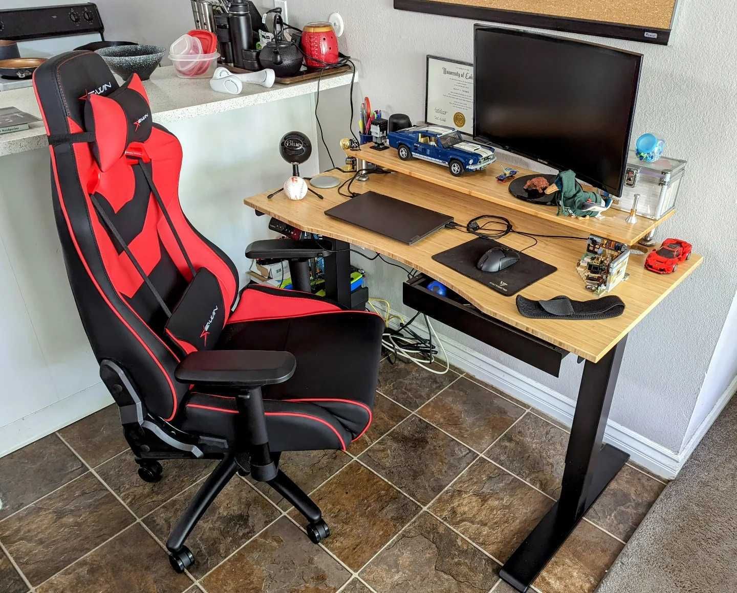 An image of the E-Win Flash XL gaming chair on a desk