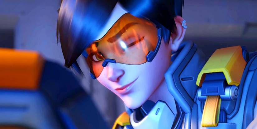 Overwatch hero Tracer winks and smiles