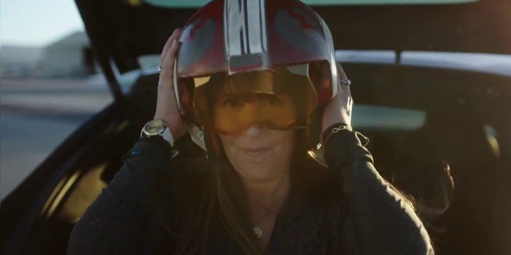 Patty_Jenkins_wearing_an_X-wing_pilot's_helmet