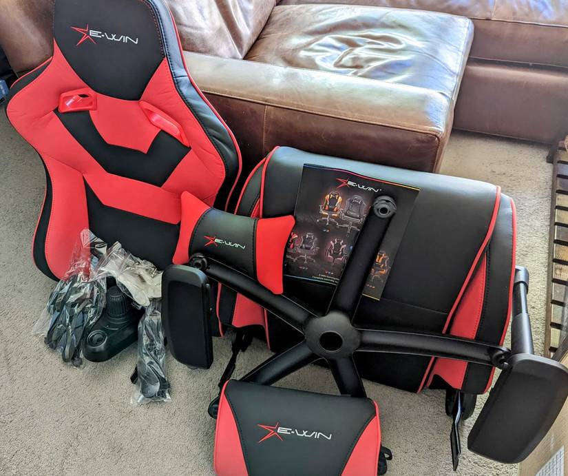 the contents of the package for the e win flash xl gaming chair