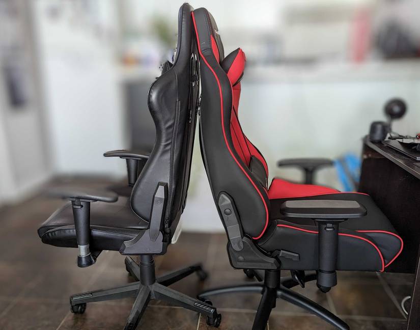 a side by side of the e win flash xl gaming chair with another gaming chair