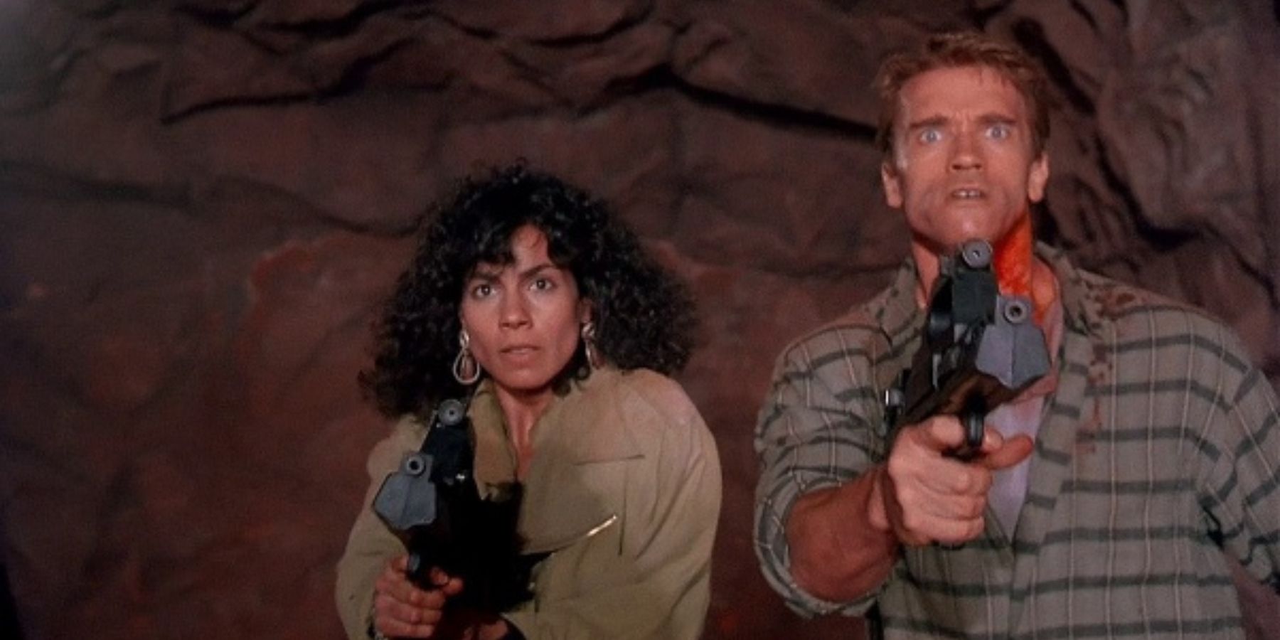 Rachel-Ticotin-and-Arnold-Schwarzenegger-in-Total-Recall-1990-Film