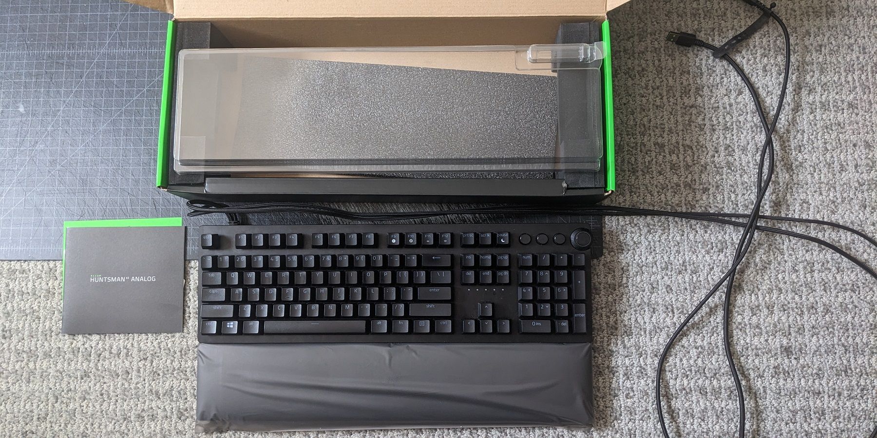 Razer Huntsman V2 Analog Gaming Keyboard Chroma RGB Lighting - Black  811659039927