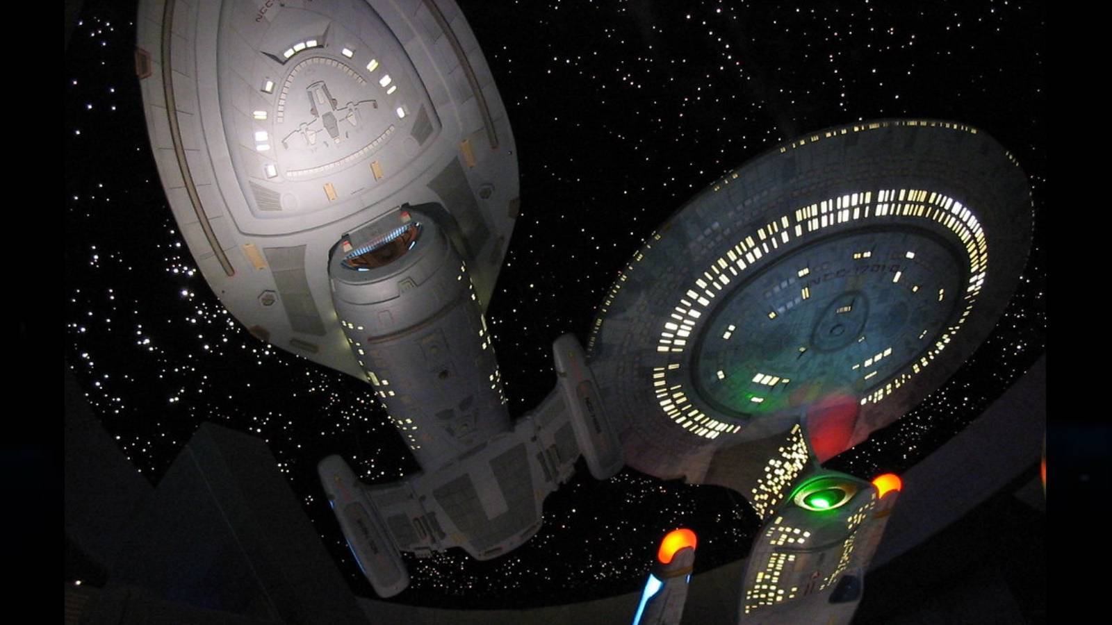 Star_Trek:voyager and enterprise.jpg