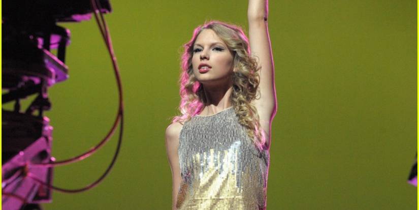 Taylor Swift performing on a green screen