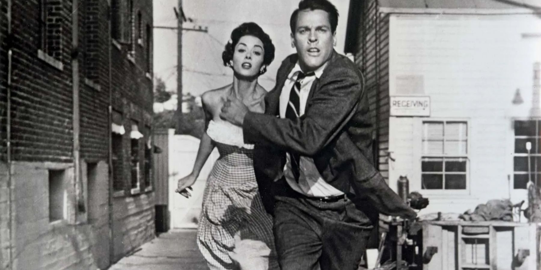 Dana Wynter and Kevin McCarthy In The Invasion Of The Body Snatchers (1956)
