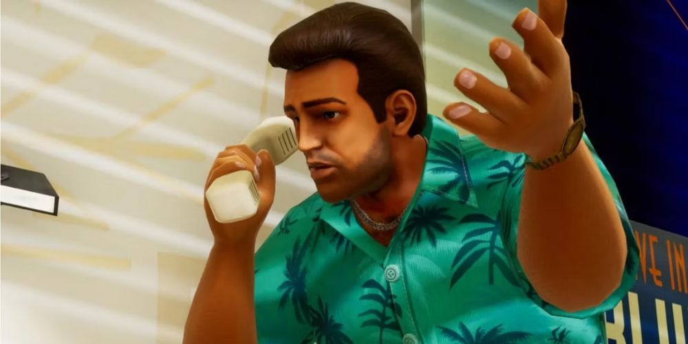 Tommy Vercetti con una camisa verde hablando por teléfono en GTA Vice City