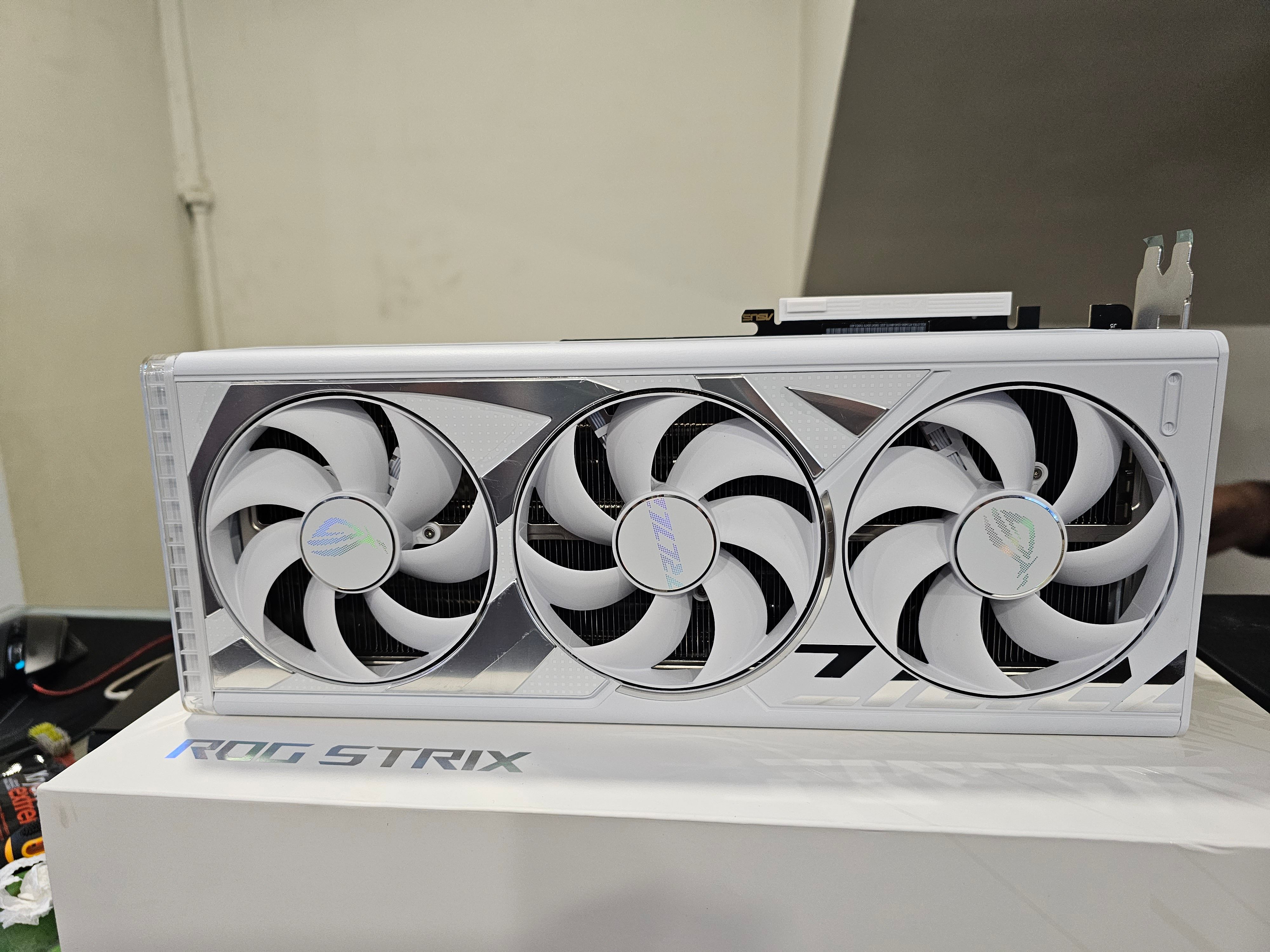 【ジャンク】ASUS ROG-STRIX-RTX3070-O8G-WHITE ROG Strix GeForce RTX 3070 V2 White OC Edition 8GB GDDR6