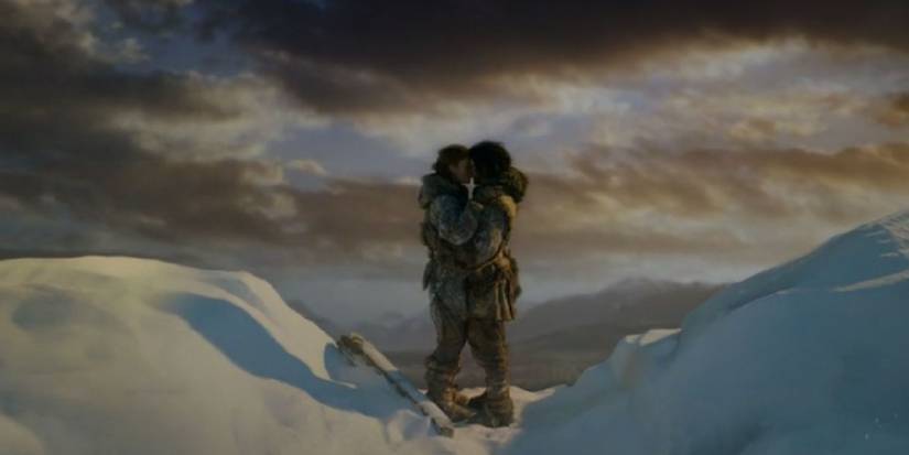 Jon and Ygritte kiss atop the wall in Game of Thrones.