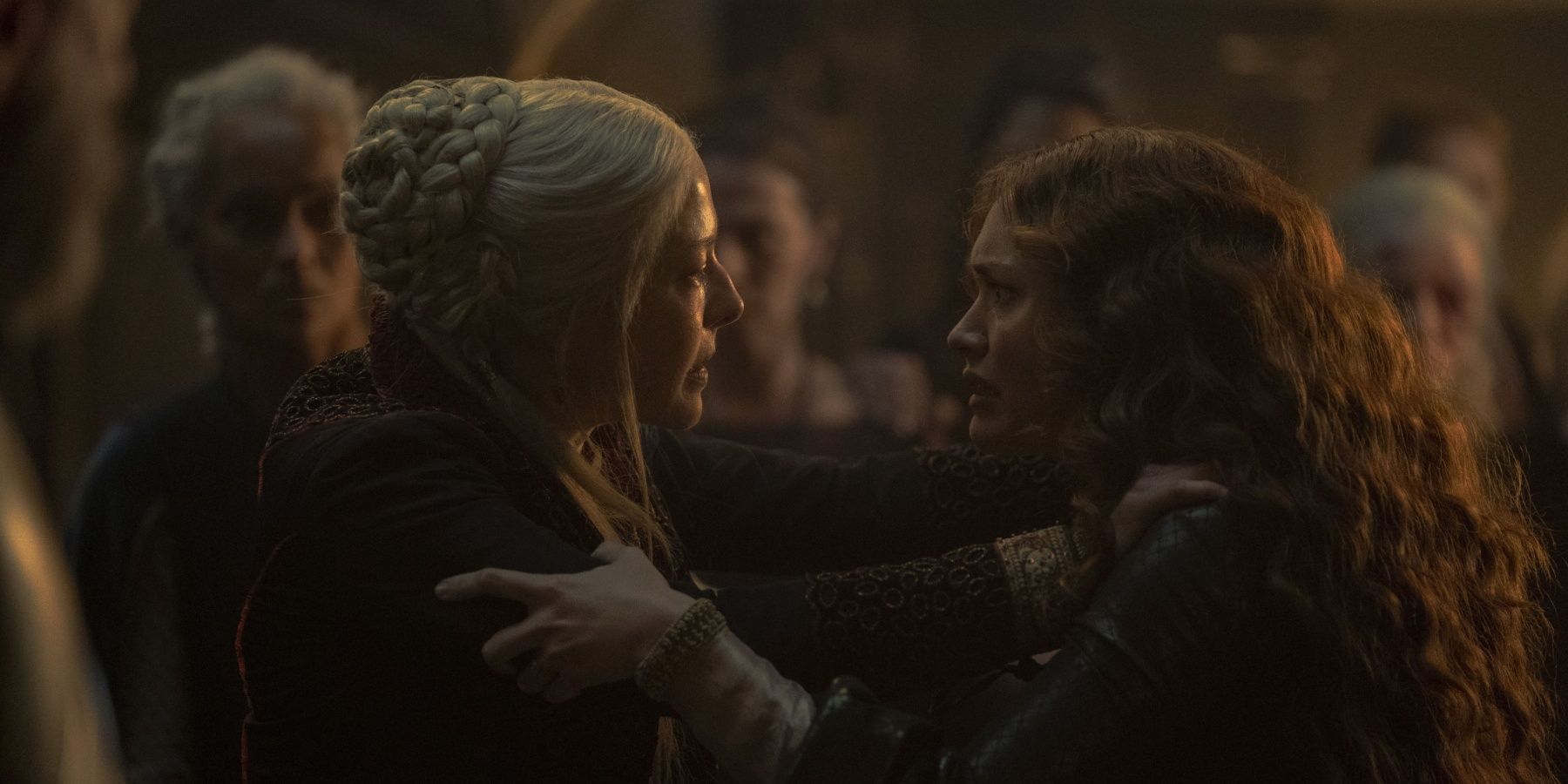 Alicent attacks Rhaenyra in House of the Dragon.