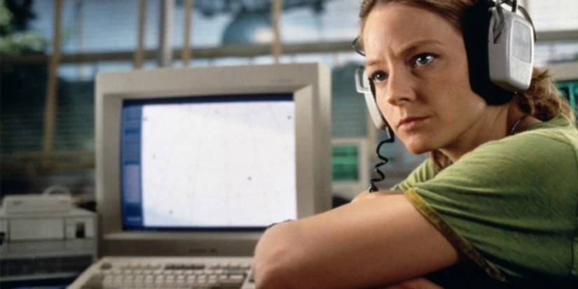 Jodie Foster as Ellie sitting by a computer in Contact