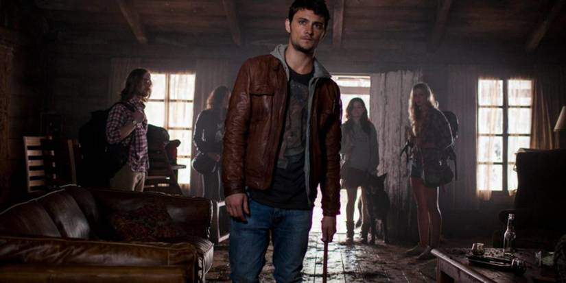 The main characters standing in the cabin in Evil Dead (2013)