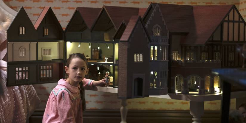 Flora plays with her dollhouse in The Haunting of Bly Manor