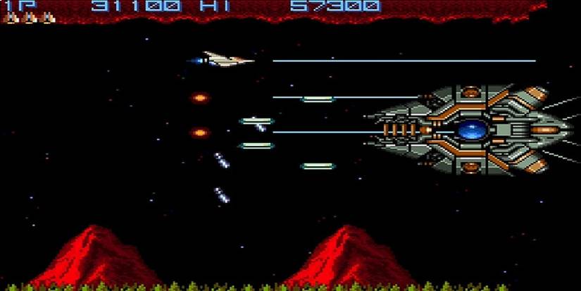 Gameplay of the retro arcade shooter Gradius.