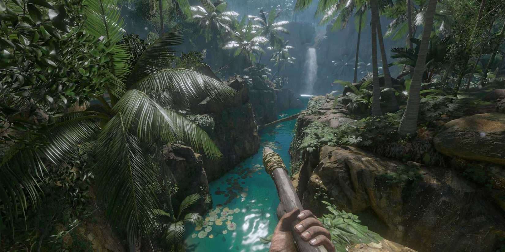 Green Hell player wielding a spear