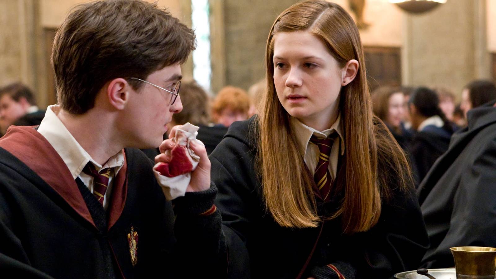 Harry Potter (Daniel Radcliffe) and Ginny Weasley (Bonnie Wright) in Harry Potter