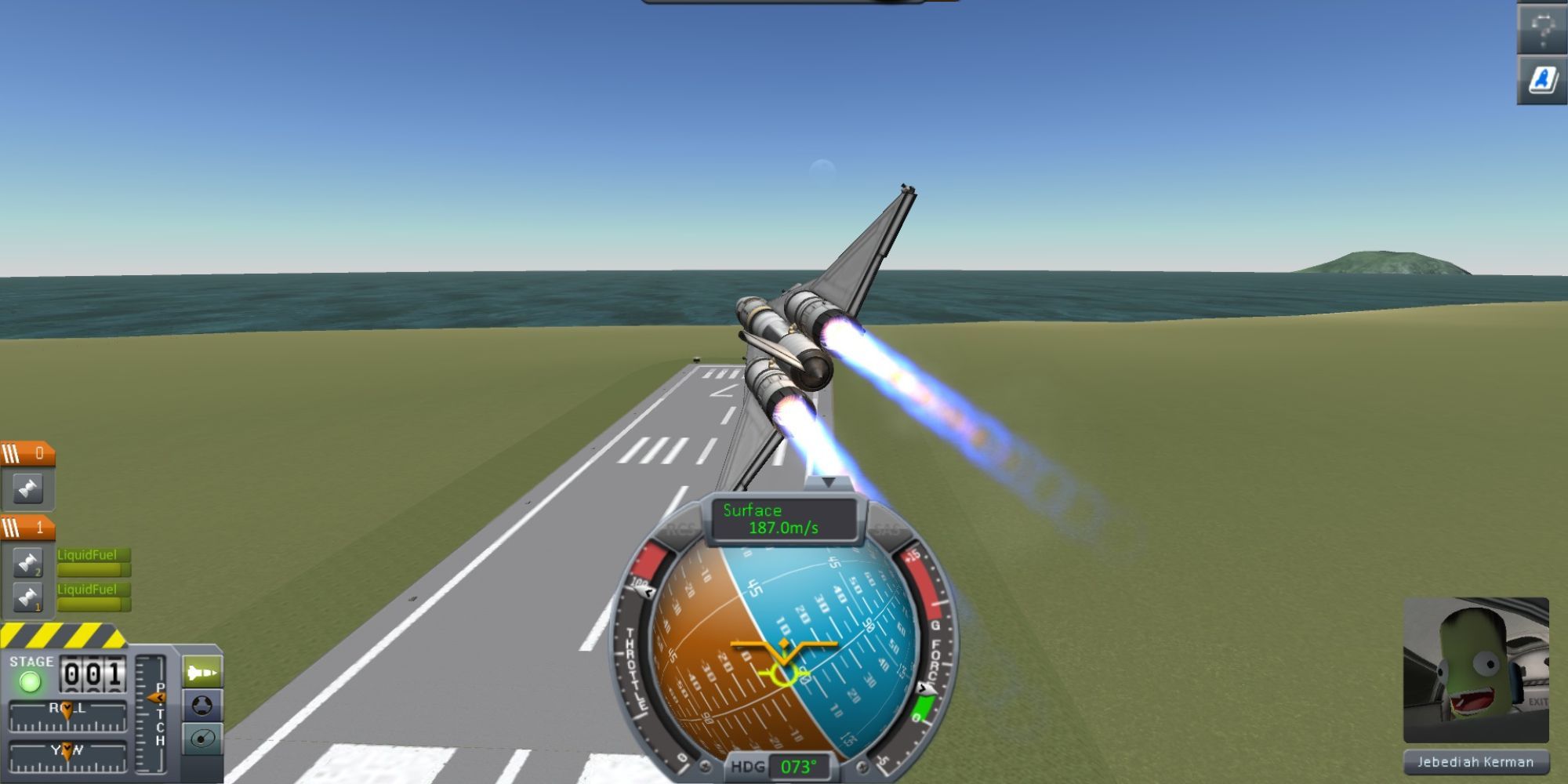 A ship taking off in Kerbal Space Program