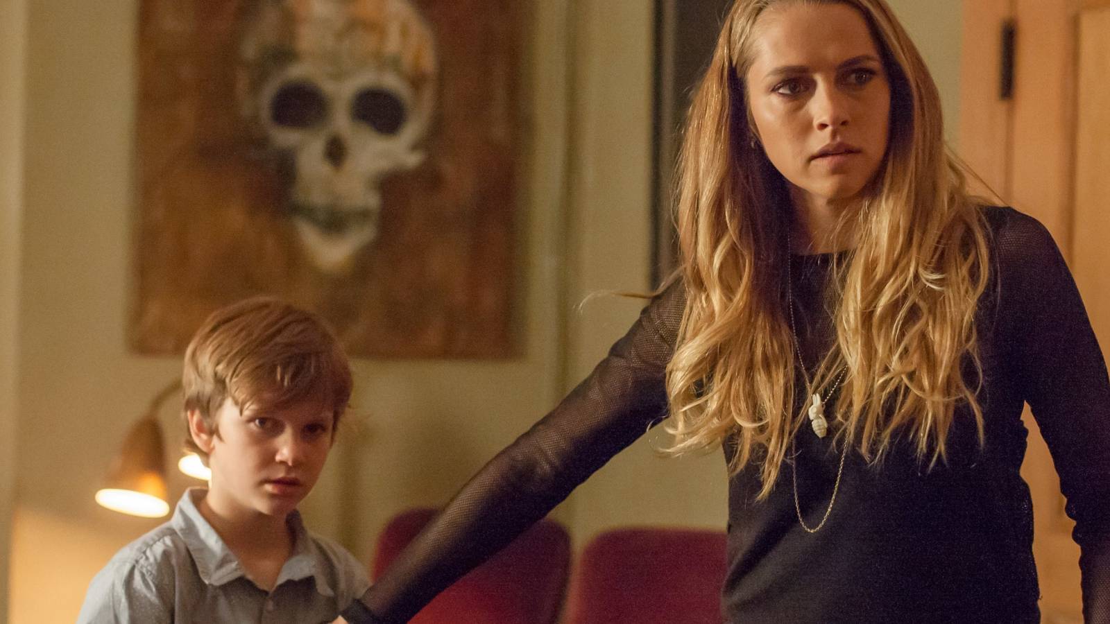 Martin and Rebecca in Lights Out