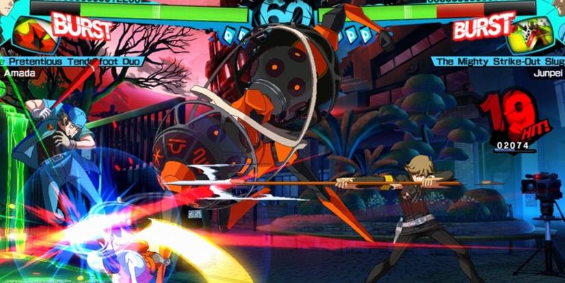 Jumpie from P3 and Amada from P4 duking it out in one of the battle maps, Amada dealing devastating damage to Junpei. 