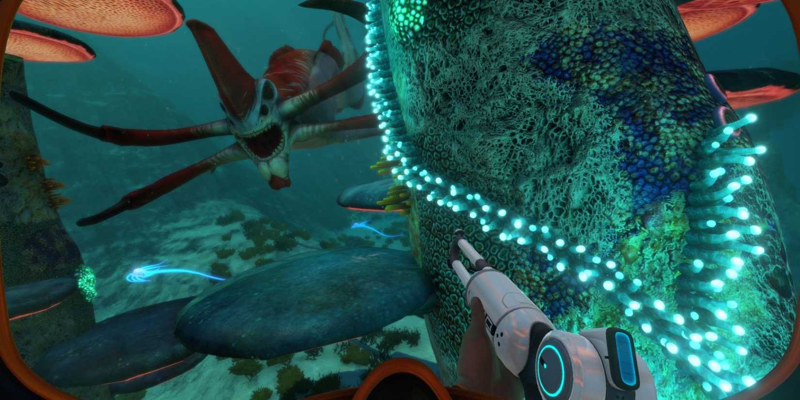 Subnautica sea monster in front of player 