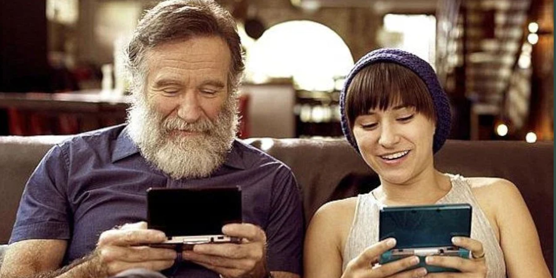 The late Robin Williams and his daughter Zelda playing the DS