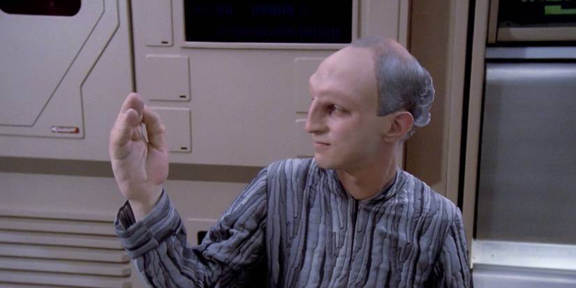 traveler-star-trek-tng Cropped